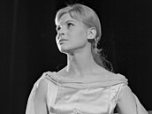 Marie Tomáová jako Ofélie v inscenaci Hamleta na pd Národního divadla