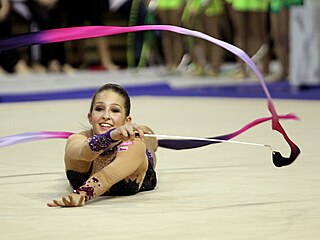 Monika Míková cvií se stuhou na Grand Prix Brno v roce 2012.