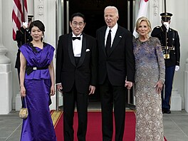 Manelka japonského premiéra Yuko Kiida, premiér Fumio Kiida, americký...