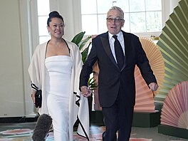 Tiffany Chenová a Robert De Niro (Washington, 10. dubna 2024)