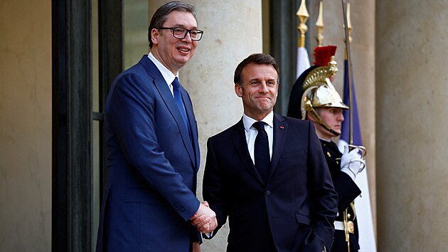 Francouzsk prezident Emmanuel Macron a srbsk prezident Aleksandar Vui pi setkn v Elysejskm palci (8. dubna 2024)