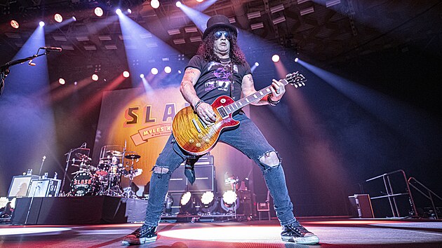 Americk kytarista Slash odstartoval brnnsk koncert skladbou The River is Rising, stejn je pojmenovanan i cel jarn turn. Song pochz z nejnovjho tvrtho alba skupiny nazvanho jednodue 4. (18. 4. 2024) 