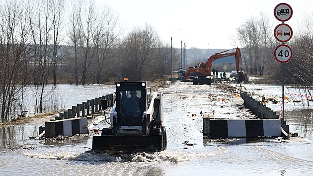 V ruskm Kurganu stoup hladina eky Tobol. (15. dubna 2024)