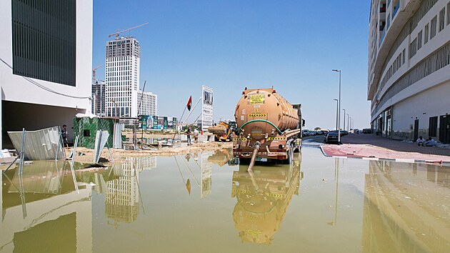 Zplavy zpsoben silnm detm v Dubaji ve Spojench arabskch emirtech (19. dubna 2024)