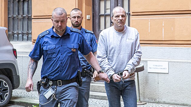 Vtzslav . je souzen za pokus o vradu eny palikou na maso a noem. (16. dubna 2024)