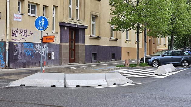 Na nkolika mstech v irm centru Brna se na pr destek hodin objevily k pekvapen obyvatel i politik betonov ztarasy proti parkovn.