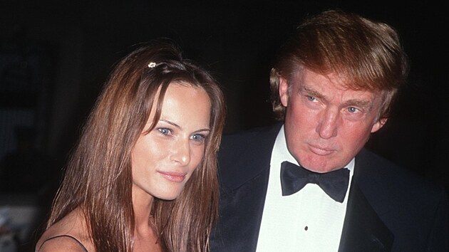 Donald Trump a Melania Trumpov� na fotografii z roku 1998. 