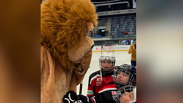 Jgr pekvapil mal hokejisty v kostmu lva