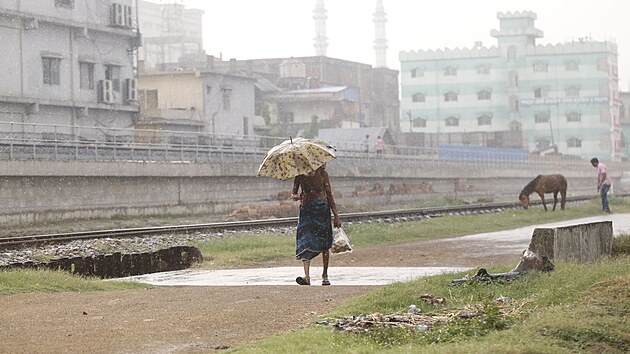 Pedmstí bangladéské Dháky. Obyvatelé ijí v chudob a nemohou si dovolit...