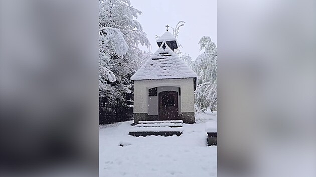 umavu pokrylo a 15 centimetr novho snhu