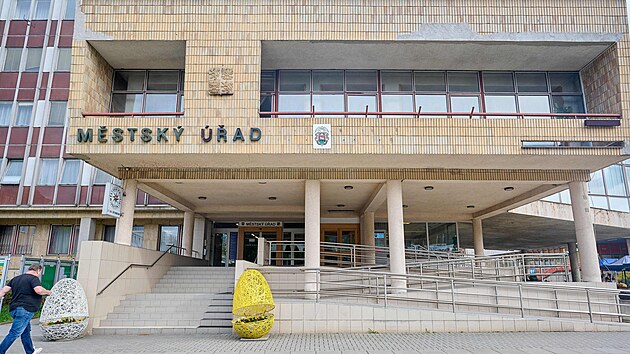 Centrum Vsetna. Na snmku budova mstskho adu. (duben 2024)