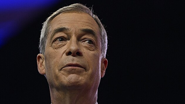 Farage rezignoval  po obvinění z nepřiznání příjmů, chce znovu kandidovat
