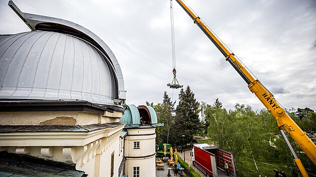 Do tefnikovy hvzdrny se po renovaci vrtil jej hlavn dalekohled. (10. dubna 2024)