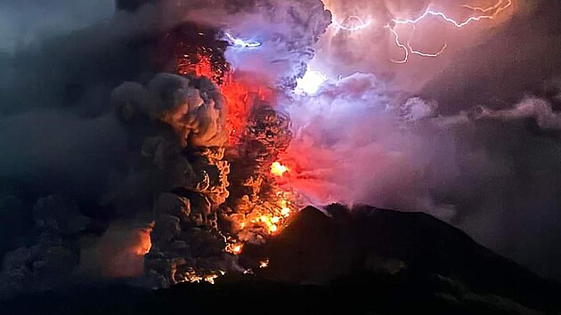 Erupce indonsk sopky Ruang (17. dubna 2024)
