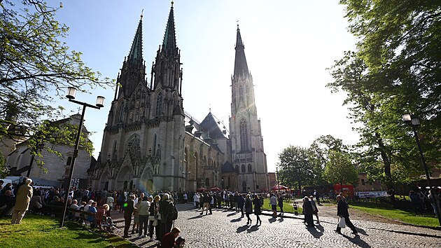 Olomouc'a yeni bir başpiskopos yerleştirdiler. Töreni binlerce kişi izledi