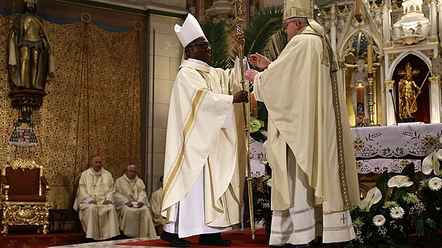V poad 15. arcibiskup olomouck Jozef Nuzk se ujal adu. (13. dubna 2023)