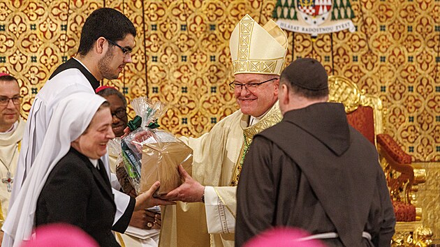 V poad 15. arcibiskup olomouck a metropolita moravsk Jozef Nuzk se ujal adu. (13. dubna 2024)