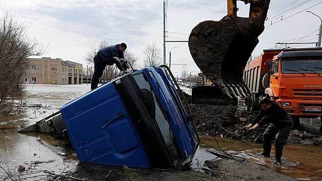 ady v zaplavenm ruskm Orenburgu vyhlsily okamitou evakuaci. (12. dubna 2024)