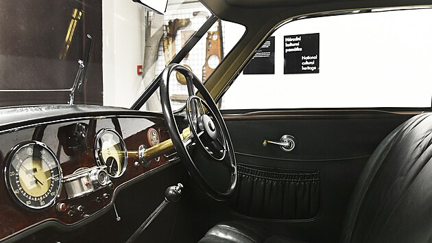 Nov expozice v Centru stavitelskho ddictv v Plasch nese nzev Tatra 77a  od zzraku k vraku a zpt. Nvtvnkm pedstav erstv restaurovan osobn automobil tto znaky ze sbrky Nrodnho technickho muzea.