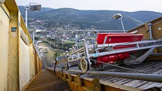Skokanské m�stky v Harrachov� u� roky viditeln� chátrají.