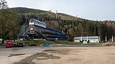 Skokanské m�stky v Harrachov� u� roky viditeln� chátrají.