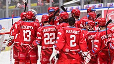 Hokejisté Tince slaví vítzství v prvním finálovém utkání na Pardubicemi.