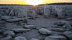 Jednou z mnoha hypotéz je, �e  Dolmen z Guadalperal byl slune�ním chrámem. Jiní...