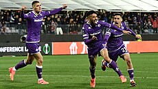 Fotbalisté Fiorentiny slaví gól proti Plzni.