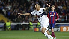 astný Kylian Mbappé po promnné penalt proti Barcelon.