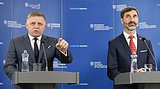 Slovenský premiér Robert Fico a ministr zahranií Juraj Blanár na tiskové...