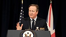 Britský ministr zahranií David Cameron na tiskové konferenci (9. dubna 2024)