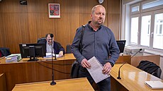 Velitel hasi Jií Pochyla ped okresním soudem ve Vsetín. (10. dubna 2024)
