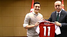 Prezidentv pítel. Fotbalista Mesut Özil si vdy rozuml s tureckým...
