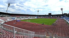 Stadion na Strahov. Na míst zastaralého víceúelového stadionu Evena...