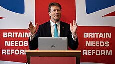 Vdce britské protiimigraní strany Reform UK Richard Tice (9. dubna 2024)