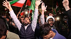 Írántí demonstranti bhem protiizraelského shromádní ped britským...