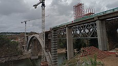 Obloukový most pes Orlickou nádr bude nejvtím svého druhu v esku.