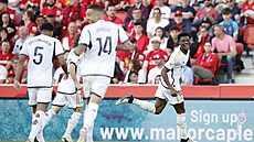 Fotbalisté Realu Madrid se radují z prvního gólu v utkání s Mallorcou.