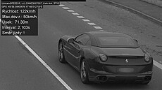 idi Ferrari se obcí Vlatoviky u Opavy prohánl rychlostí 122 km/h.