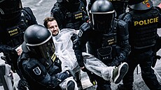 Cvi�ení po�ádkových jednotek Policie �R p�ed mistrovstvím sv�ta v hokeji (18....
