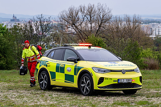 Hradecká záchranná služba uvede do ostr©ho provozu jako prvn­ v ÄR elektromobil