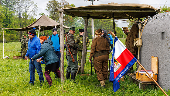 Älenov© klubu vojensk© historie zpř­stupnili lidem tři bunkry v ChotÄbuzi