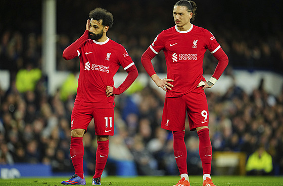 ROZPAKY. Mohamed Salah (vlevo) a Darwin Nuez z Liverpoolu.