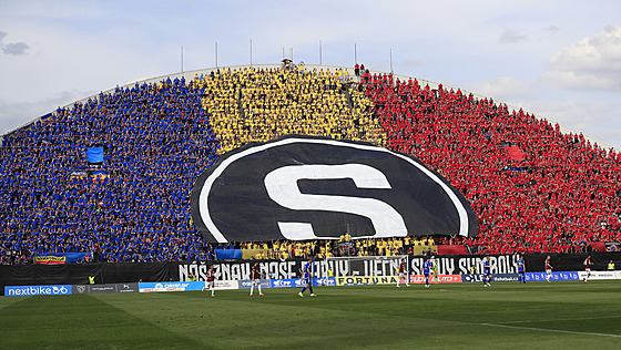 Spar�an�tí fanou�ci zaplnili v Olomouci celou severní tribunu Androva stadionu.