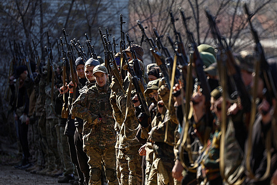 Potenciální zájemci o vstup do 3. samostatné útoné brigády ukrajinských...