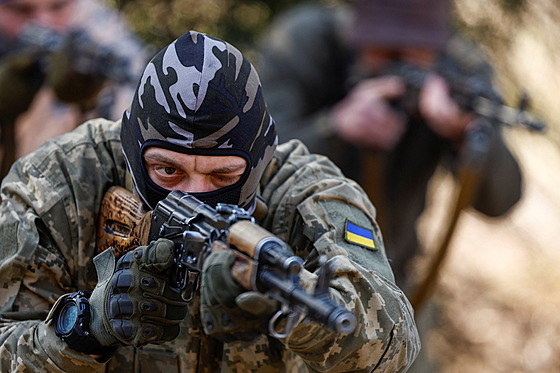 Cviení 3. samostatné útoné brigády ukrajinských ozbrojených sil (23. dubna...