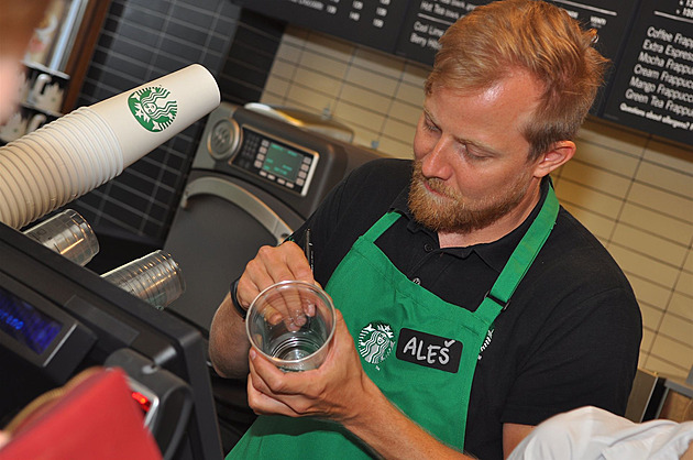 Starbucks vsadil na umělou inteligenci. Firma věří v návrat zákazníků