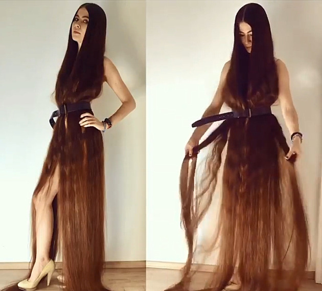 Žena má rekordně dlouhé vlasy, užívá je i jako oblečení