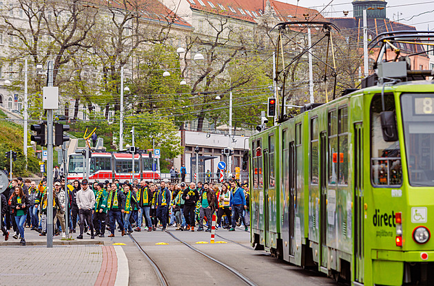 OBRAZEM: Zeleno-žlutá záplava v azylu. Jak si fanoušci Vsetína podmanili Brno