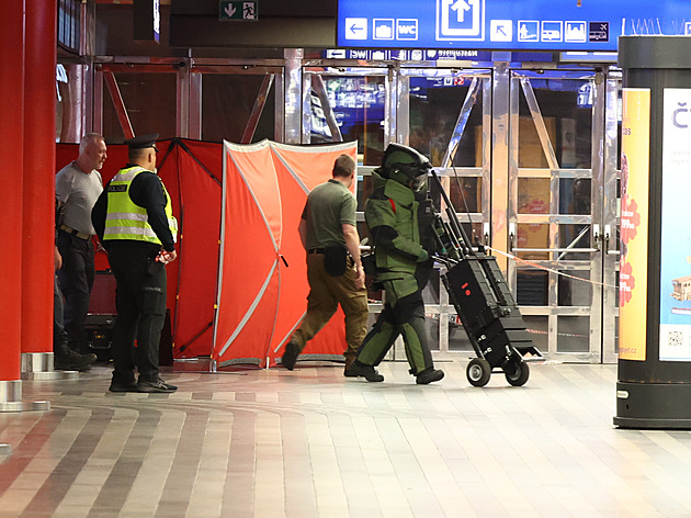 Podezřelý nález zburcoval pražské hlavní nádraží. V kufru bylo oblečení